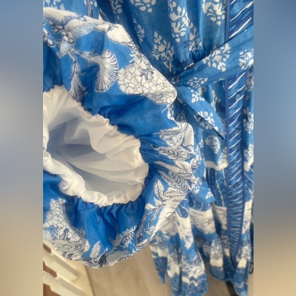 🆕 A loves a long sleeve belted maxi dress. - Picture 8 of 16